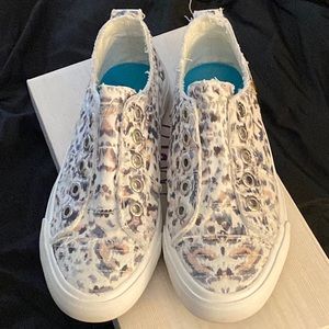 BLOWFISH RAINFOREST LEOPARD CANVAS SHOES SIZE 6.5